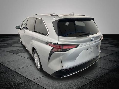 Certified 2023 Toyota Sienna Limited AWD/4WD image 8