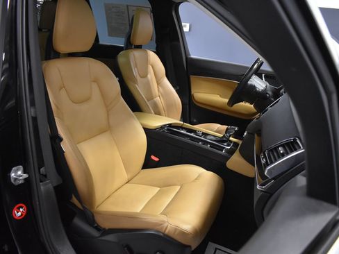 Used 2016 Volvo XC90 T6 Momentum w/ Momentum Plus Package AWD/4WD image 13