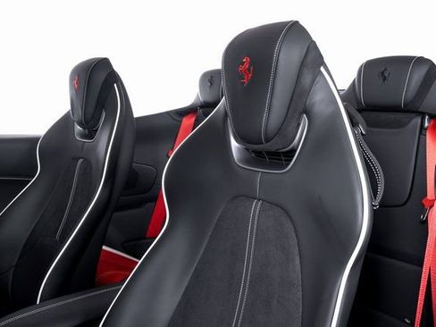 Certified 2025 Ferrari Roma Spider RWD image 22