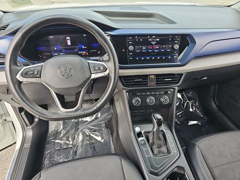 Used 2022 Volkswagen Taos SE FWD image 15