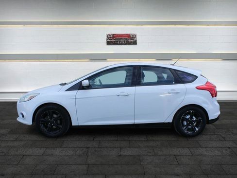 Used 2013 Ford Focus SE w/ SE Winter Pkg image 4