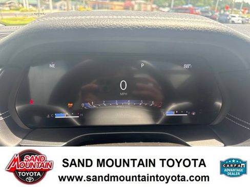 Used 2023 Jeep Grand Cherokee L Limited w/ Luxury Tech Group II AWD/4WD image 16