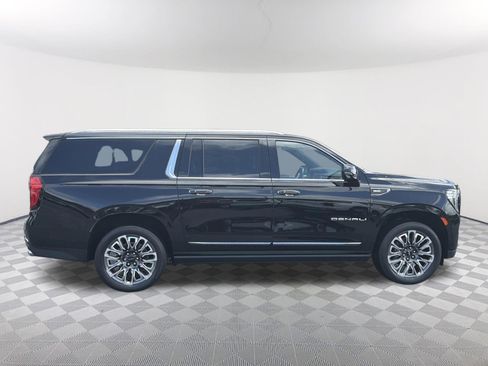 Used 2023 GMC Yukon XL Denali Ultimate AWD/4WD image 7