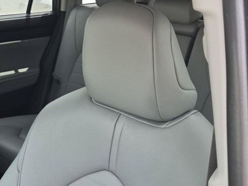 Used 2024 Toyota Highlander XLE FWD image 12