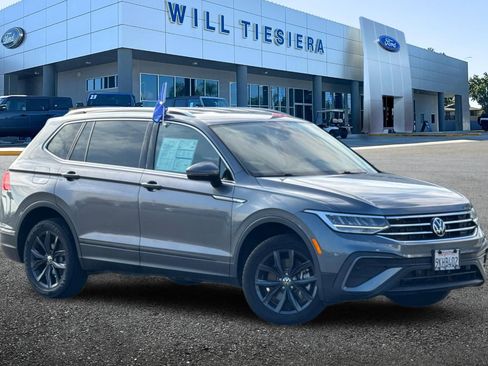 Used 2024 Volkswagen Tiguan SE image 2