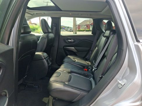 Used 2022 Jeep Cherokee Limited w/ Elite Package AWD/4WD image 10