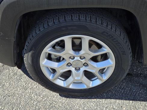 Used 2018 Jeep Renegade Latitude image 6