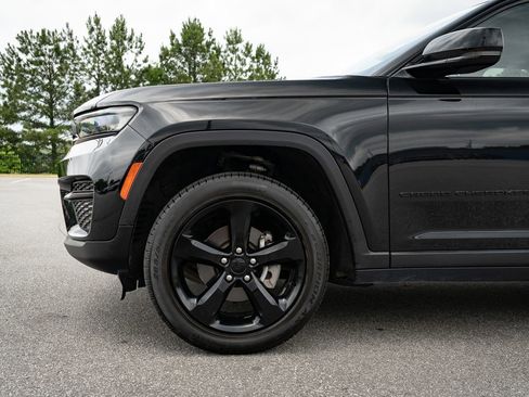 Used 2022 Jeep Grand Cherokee Altitude AWD/4WD image 4