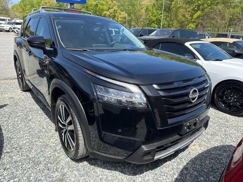 Used 2023 Nissan Pathfinder Platinum w/ Black Appearance Package image 2