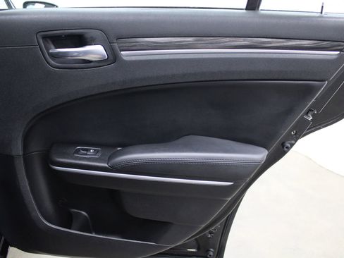 Used 2022 Chrysler 300 Touring w/ Sport Appearance Package RWD image 20