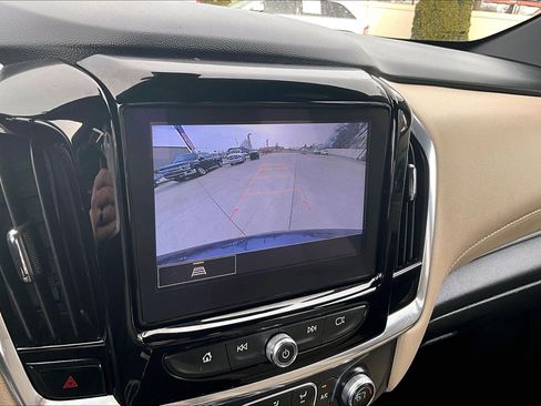 Used 2020 Chevrolet Traverse LT image 22