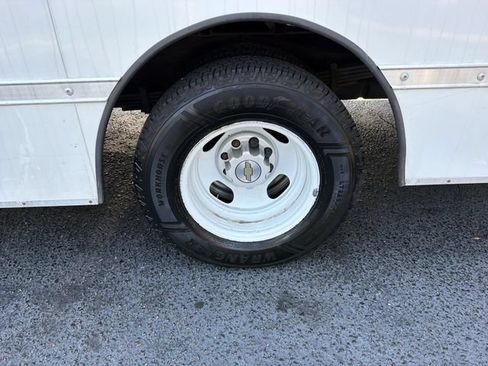 Used 2021 Chevrolet Express 3500 w/ Power Convenience Package RWD image 30