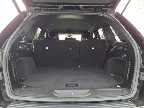 Used 2017 Jeep Grand Cherokee Altitude image 18