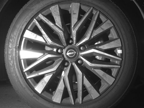 Used 2025 Nissan Altima 2.5 SV FWD image 13