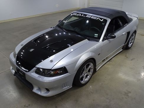 Used 2001 Ford Mustang GT RWD image 2