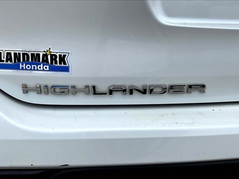 Used 2023 Toyota Highlander XLE AWD/4WD image 34