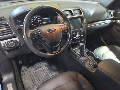 Used 2018 Ford Explorer Limited image 20