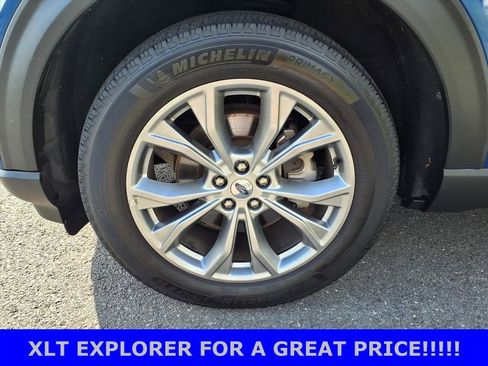Used 2022 Ford Explorer XLT w/ Equipment Group 202A image 5