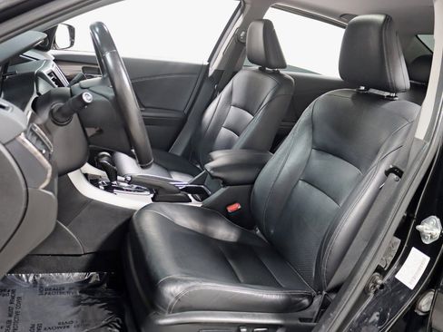 Used 2016 Honda Accord Touring image 25