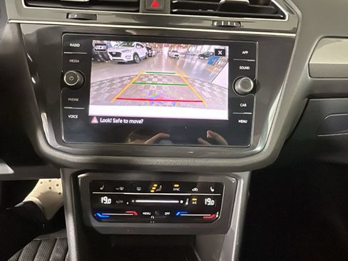 Used 2022 Volkswagen Tiguan SE AWD/4WD image 26