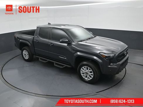 Used 2025 Toyota Tacoma SR5 AWD/4WD image 44