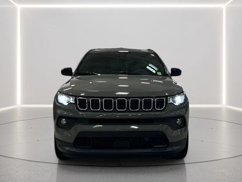 Used 2023 Jeep Compass Latitude AWD/4WD image 4