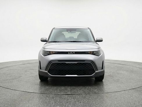 Used 2025 Kia Soul LX w/ LX Technology Package image 2