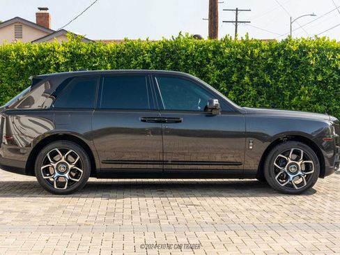 Used 2020 Rolls-Royce Cullinan Black Badge image 9