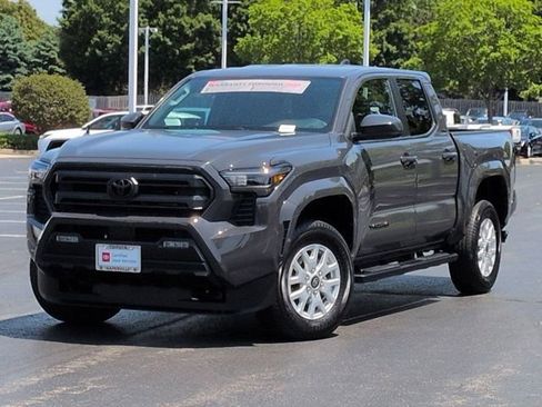 Certified 2025 Toyota Tacoma SR5 AWD/4WD image 2