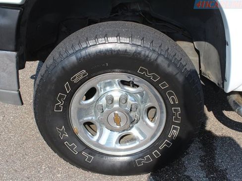 Used 2001 Chevrolet Silverado 2500 LS w/ Off-Road Skid Plate Pkg AWD/4WD image 4
