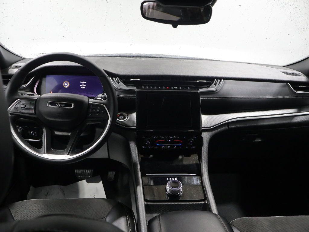 Used 2023 Jeep Grand Cherokee Altitude AWD/4WD image 16