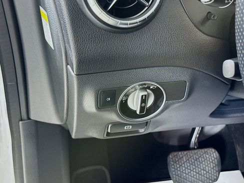 Used 2014 Mercedes-Benz CLA 250 image 11