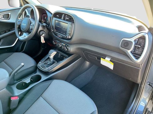Certified 2025 Kia Soul LX w/ LX Technology Package image 25
