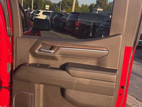 Used 2025 Chevrolet Silverado 1500 LT image 23