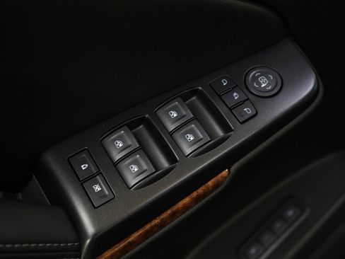 Used 2019 Chevrolet Suburban Premier w/ Premier Plus Edition AWD/4WD image 22