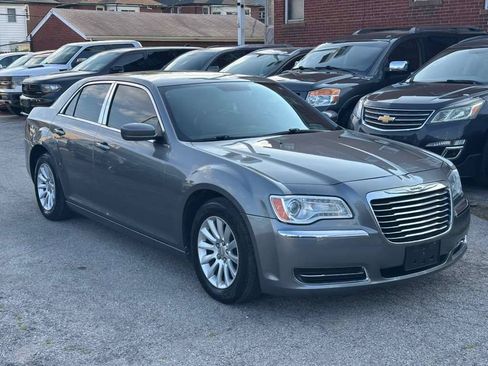 Used 2012 Chrysler 300 RWD image 3