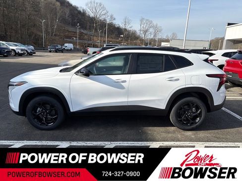 New 2026 Chevrolet Trax LT w/ Midnight Edition image 2