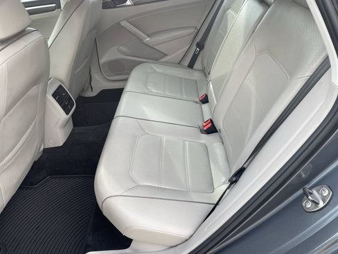 Used 2016 Volkswagen Passat 1.8T SE FWD image 19