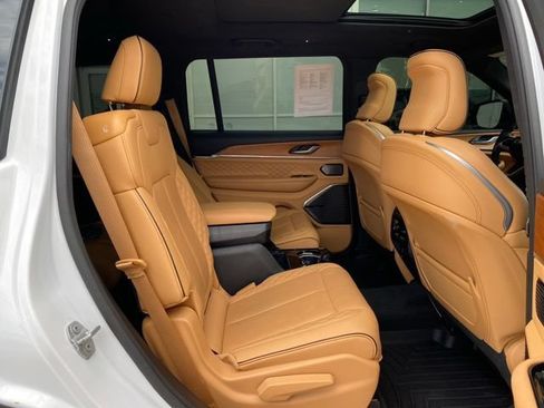 Used 2025 Jeep Grand Cherokee L Summit AWD/4WD image 22