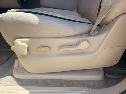 Used 2011 Chevrolet Suburban LS RWD image 6