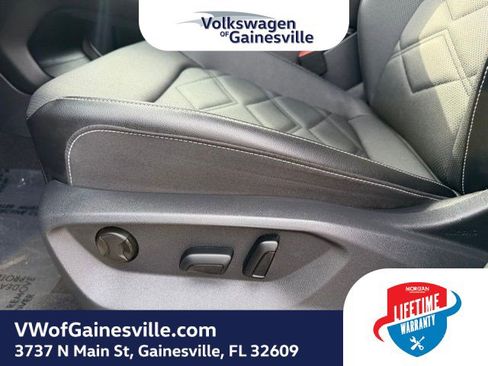 Certified 2025 Volkswagen Atlas SE image 20