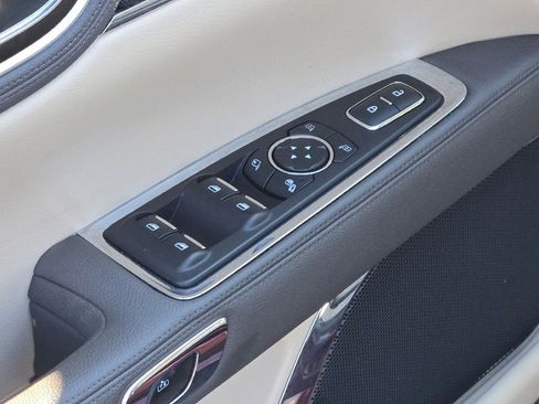 Used 2017 Lincoln Continental Select w/ Climate Package image 18