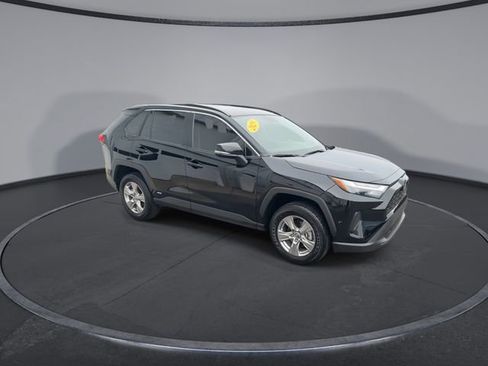 Used 2025 Toyota RAV4 XLE w/ Convenience Package image 3