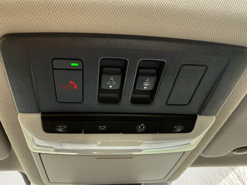 Used 2025 Nissan Rogue Platinum w/ Platinum Premium Package image 32