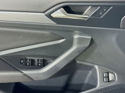 Certified 2023 Volkswagen Jetta SE w/ Panoramic Sunroof Package FWD image 11