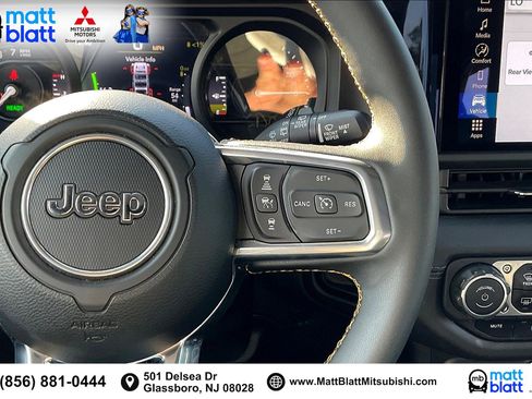 Used 2024 Jeep Wrangler Unlimited Sahara image 21