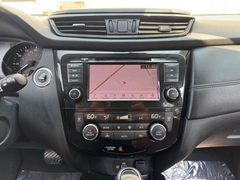 Used 2020 Nissan Rogue SL FWD image 23
