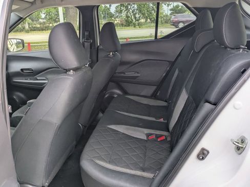 Used 2020 Nissan Kicks S image 16