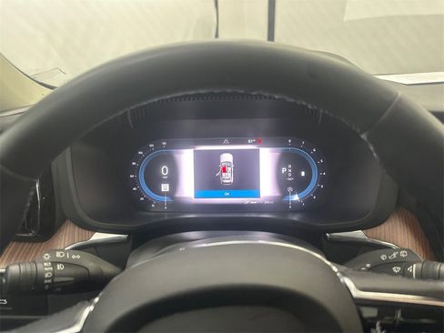 Used 2024 Volvo XC60 B5 Plus image 30