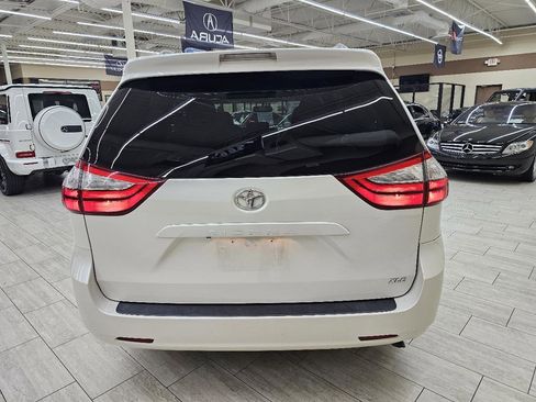 Used 2016 Toyota Sienna XLE FWD image 7